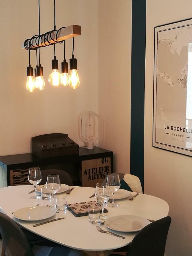 Апартаменты The Clock House, 3 Etoiles Ла-Рошель Экстерьер фото